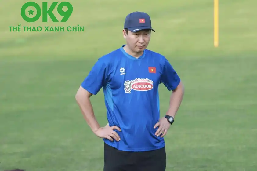 HLV Kim Sang Sik sẵn sàng trao cơ hội cho Đỗ Chung Nguyên HLV Kim Sang Sik sẵn sàng trao cơ hội cho Đỗ Chung Nguyên